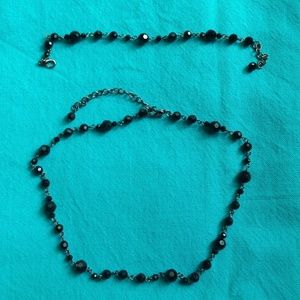 ✨ Black beaded necklace and bracelet ✨