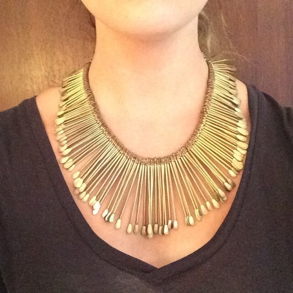 ModCloth - Statement Necklace - Picture 3 of 3