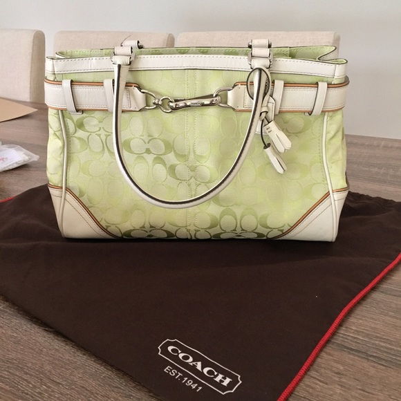 💥SOLD💥 Coach bag. Color: light green - Picture 1 of 4
