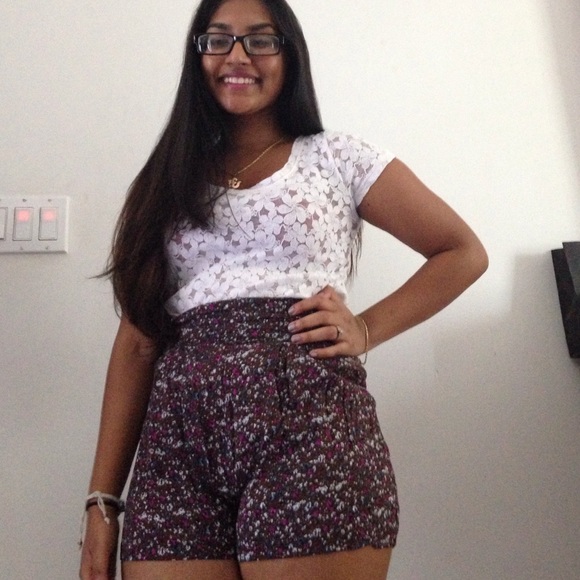 Shorts with little flowers