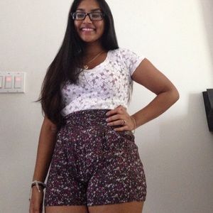 Shorts with little flowers