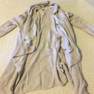 Old navy ruffled cream cardigan super cute!