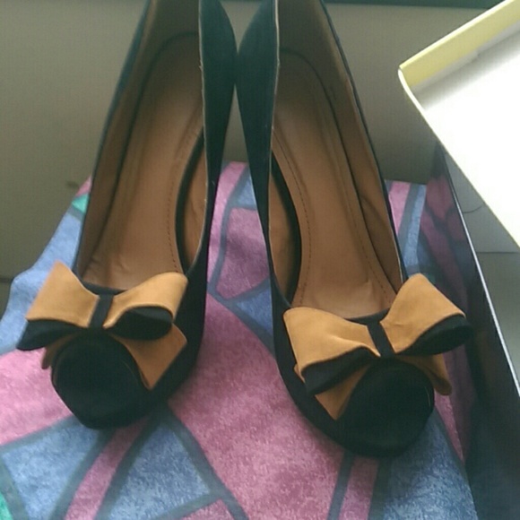 No name shoes, never worn - Picture 3 of 4