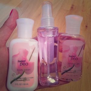 Sweet pea lotion spray and shower gel set