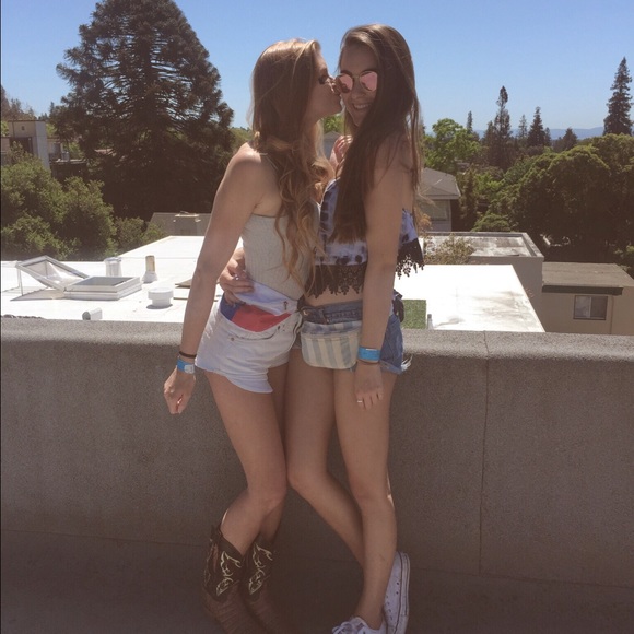 Meet The Posher, Sarah! - Picture 3 of 3