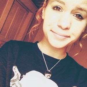 Meet your Posher, Cassandra