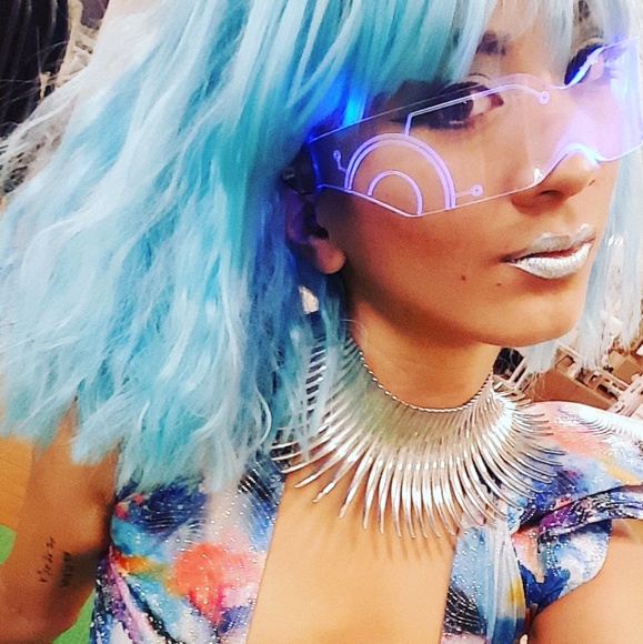 Meet The Posher - Picture 3 of 4