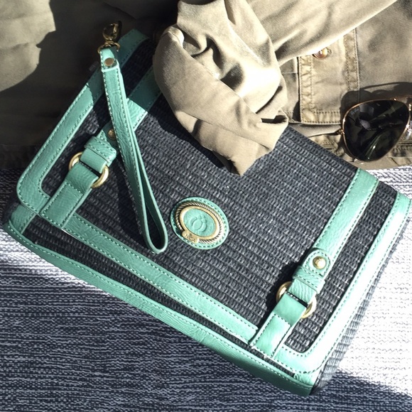 Straw and "leather" clutch - Picture 2 of 4