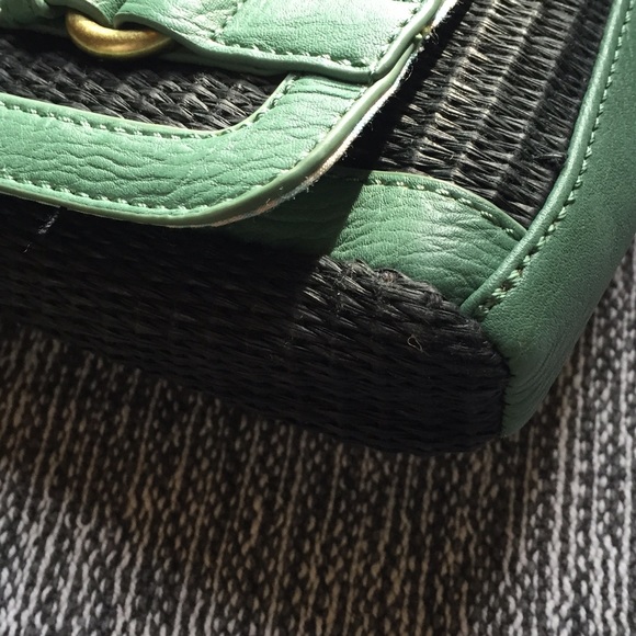 Straw and "leather" clutch - Picture 3 of 4