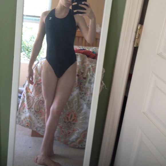 TYR size 32