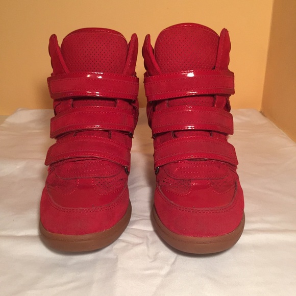 • RED SNEAKERS WEDGES •