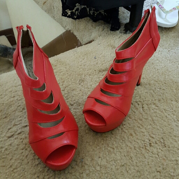 Red heels - Picture 2 of 3