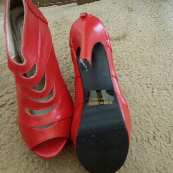 Red heels - Picture 3 of 3