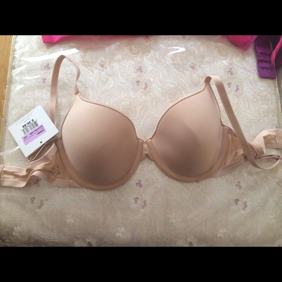 NWT t-shirt bra in nude