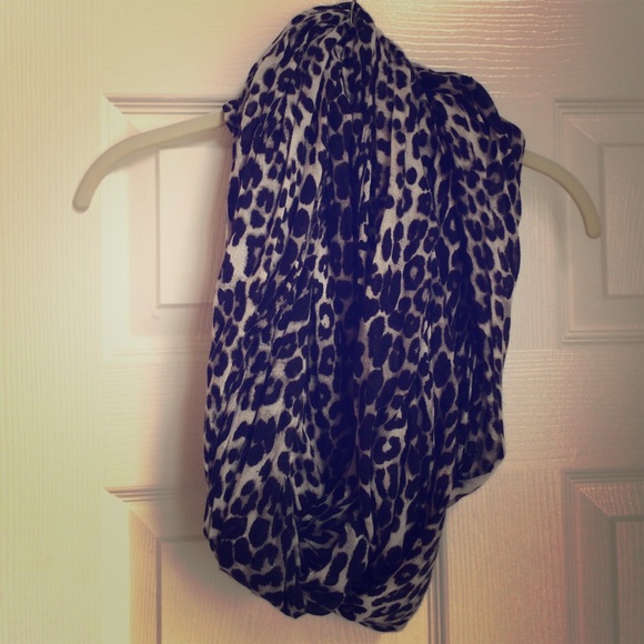 Express Accessories - 💜FLASH SALE!💜 Leopard print infinity scarf