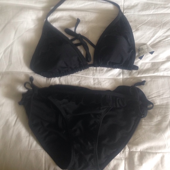 Black bikini