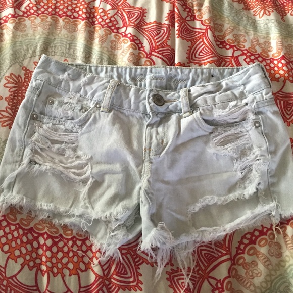 Distressed Denim Shorts ☀️