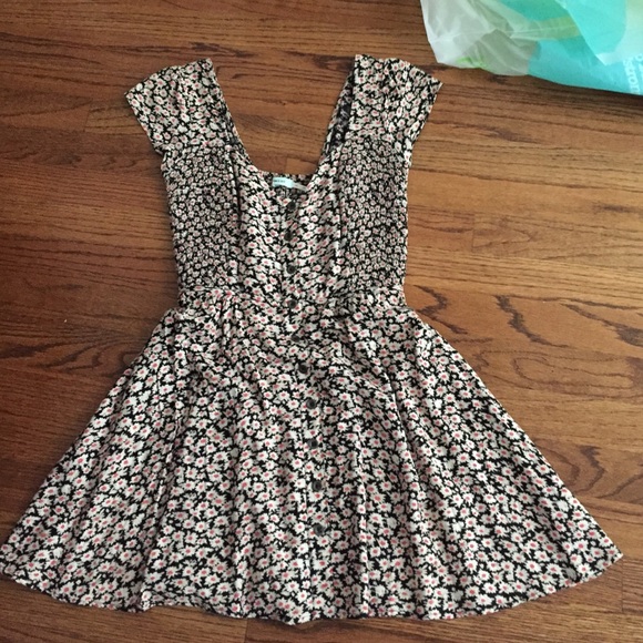 Urban Outfitters Dresses & Skirts - Flower dress