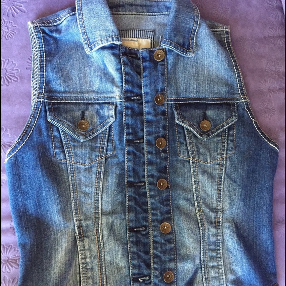 Denim sleeveless jacket from Tillys
