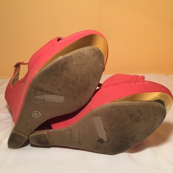 •METALLIC GOLD & PINK WEDGES• - Picture 3 of 4
