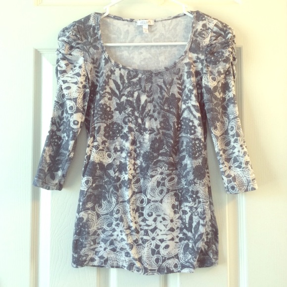 Delia's top