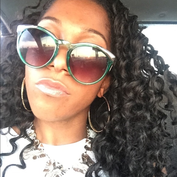 Meet your Posher, Tinisha - Picture 1 of 1