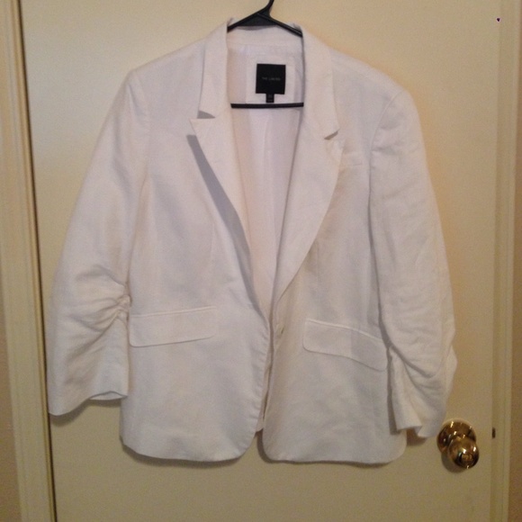 The Limited Womens 3/4 linen blazer.
