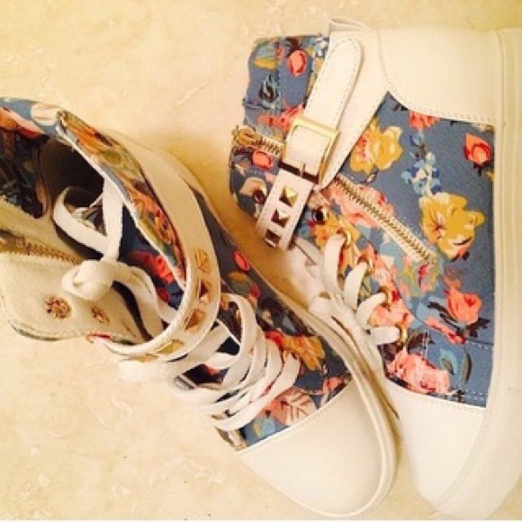 Designer Floral woman sneakers