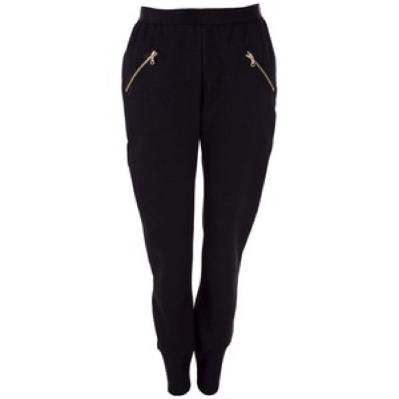 black joggers with sipper