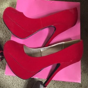 Red pumps