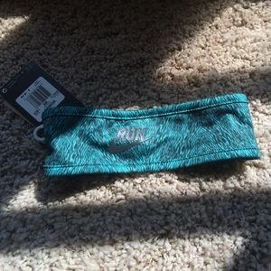 A teal Nike headband