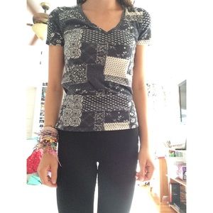 black/white v-neck top