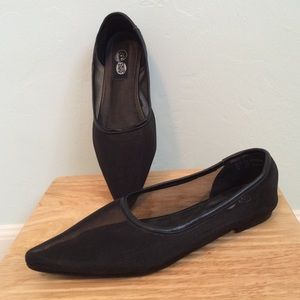 Black mesh flats