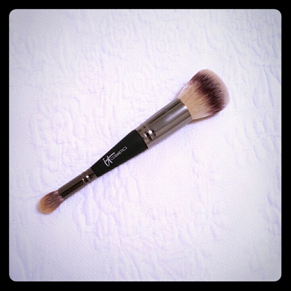 It Cosmetics heavenly luxe complexion brush #7