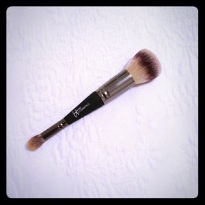 It Cosmetics heavenly luxe complexion brush #7