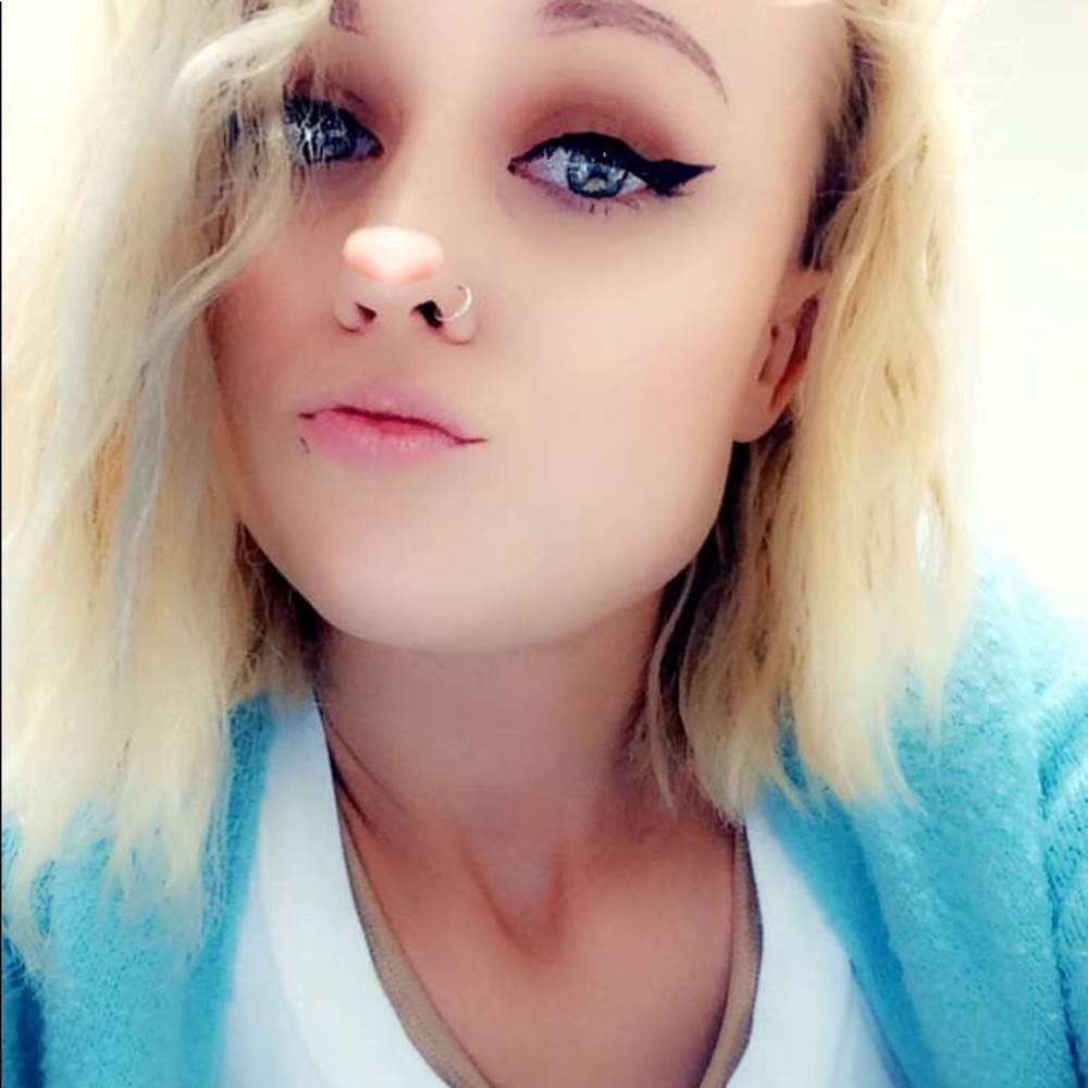 Meet your Posher, Courtney