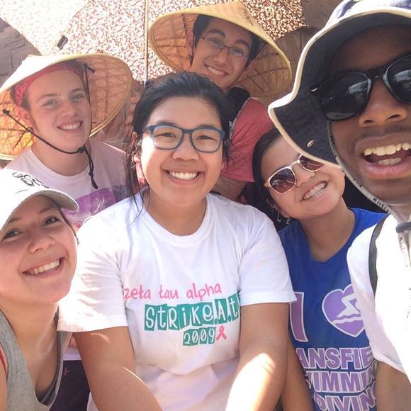 Meet your Posher, Dionelle - Picture 1 of 1