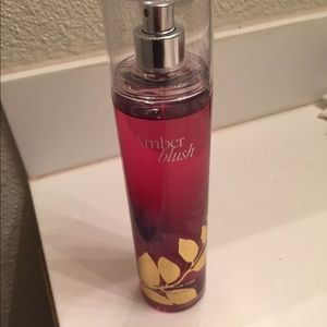 Amber blush body spray