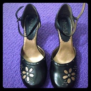 Cute Mudd short heel shoes
