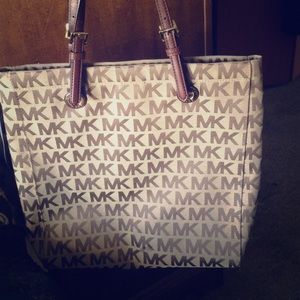 Michael kors jet set tote