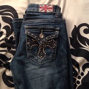 Distressed skinny jeans