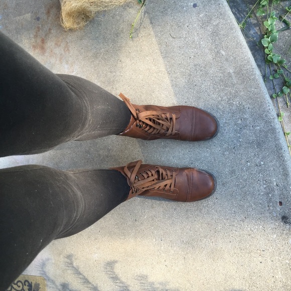 Brown boots - Picture 2 of 4