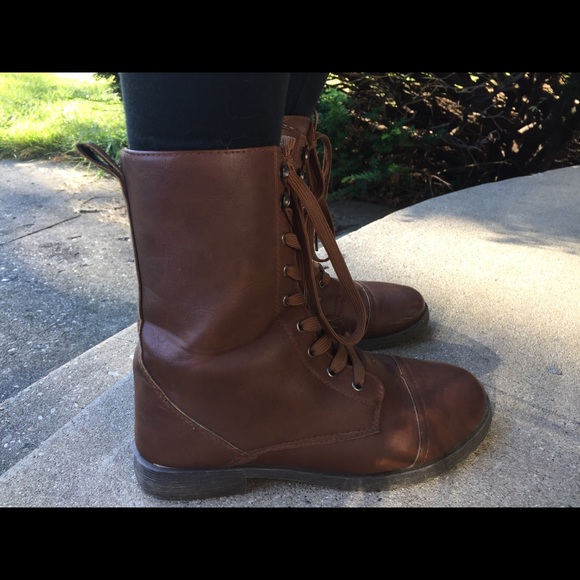 Brown boots - Picture 3 of 4