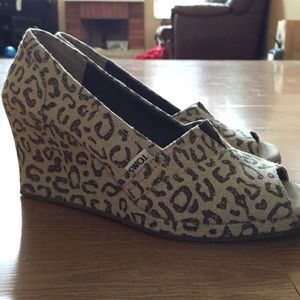 Toms leopard wedges