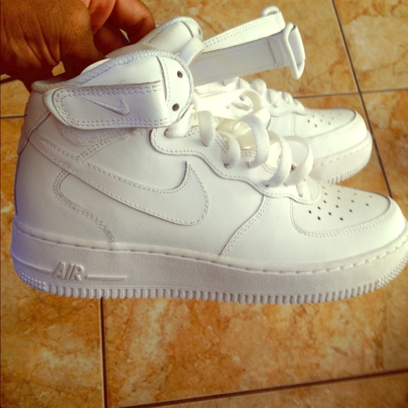 NIKE AIR FORCE ONES