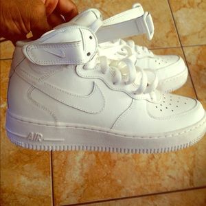 NIKE AIR FORCE ONES