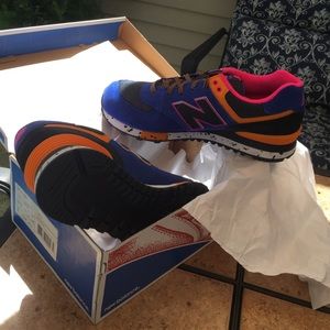 Men's new balance tennis shoes $15 still in box .