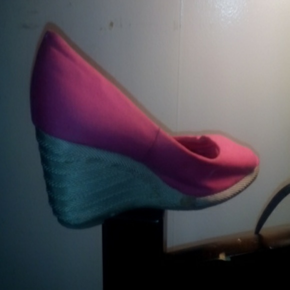 Hot pink wedge
