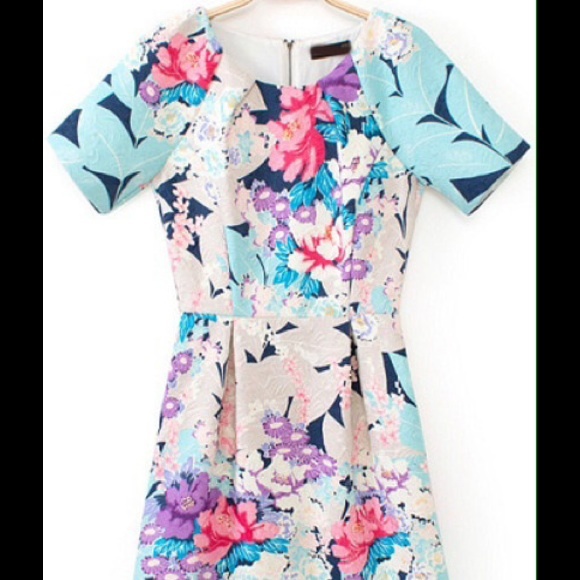 ROMWE Dresses & Skirts - Short sleeve floral dress