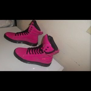 DR MARTENS HOT PINK MIX BOOT